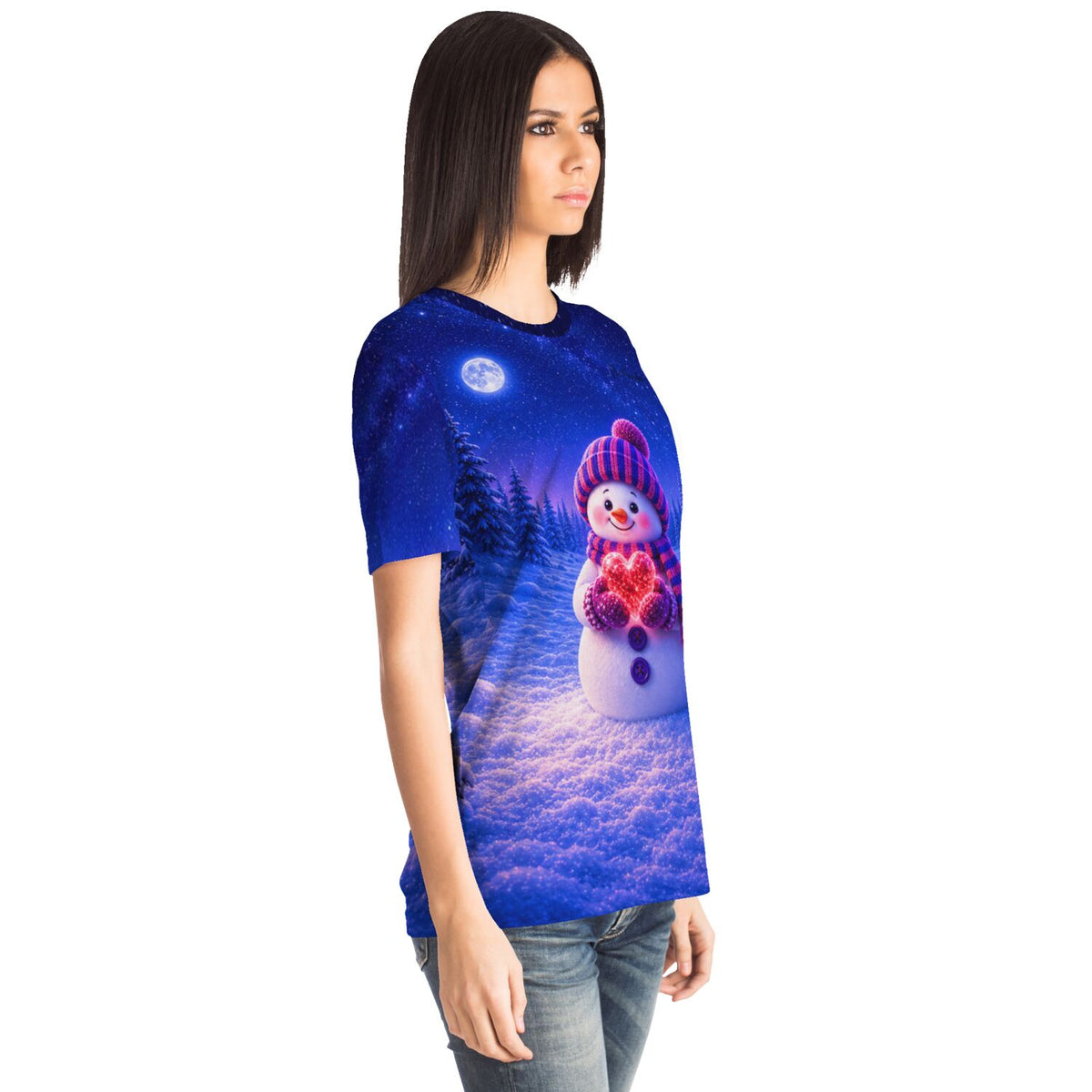 Frau trägt blaues T-Shirt mit Schneemann-Motiv, perfekt als Inspiration für Diamond Painting oder Malen nach Zahlen