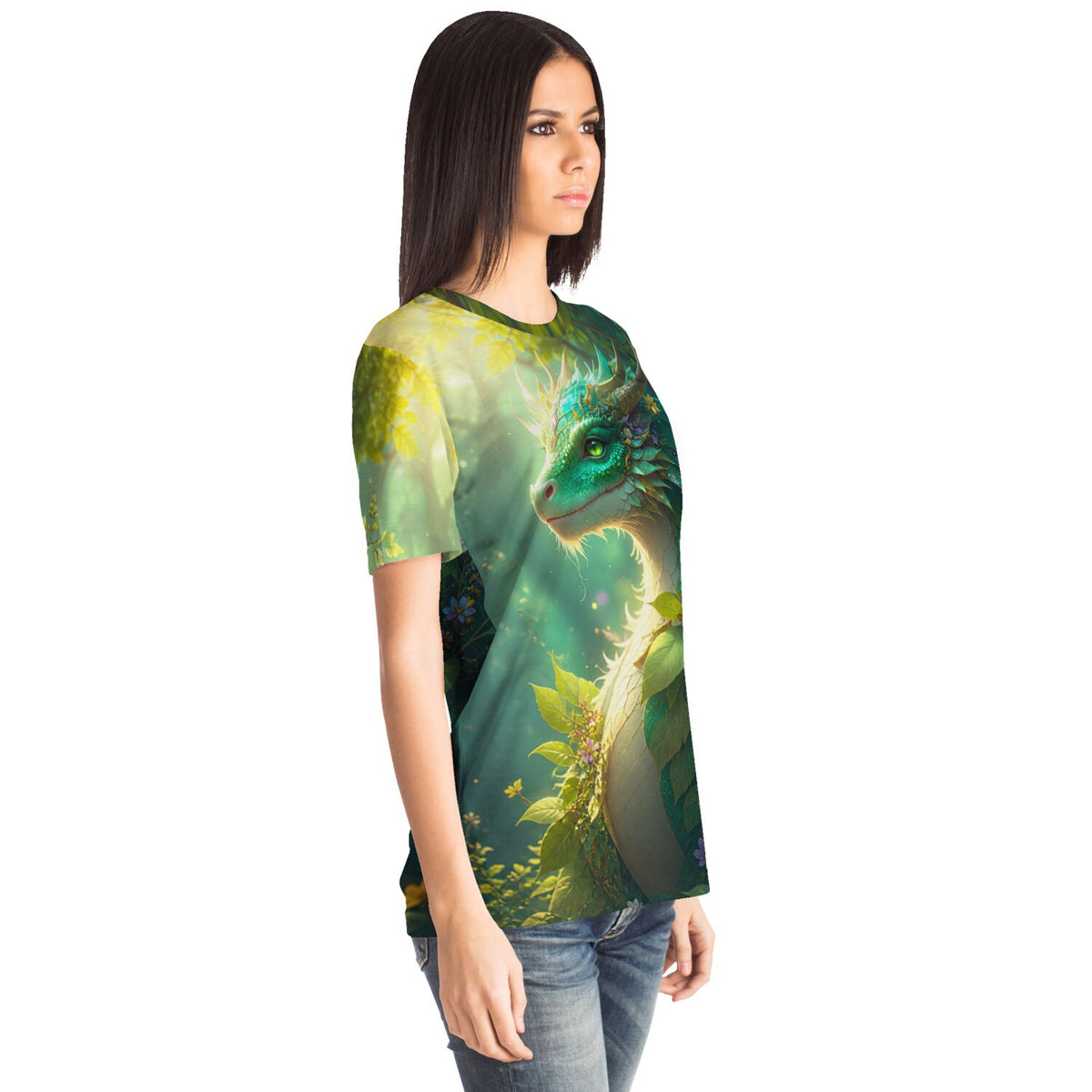 Frau trägt Dreamer T-Shirt mit Hüter des Smaragdwaldes Drachenmotiv, passend zu Diamond Painting und Malen nach Zahlen