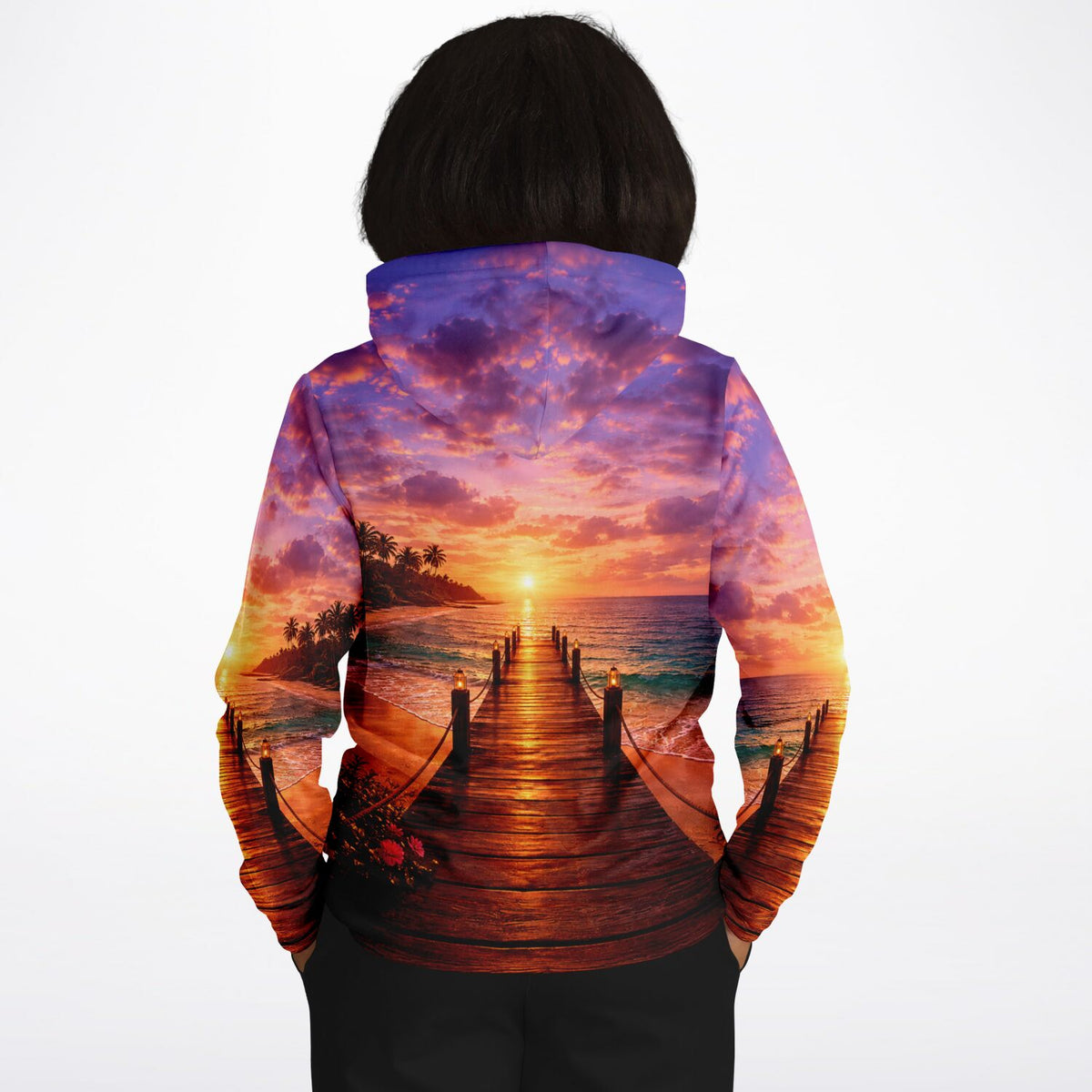 Dreamer Hoodie mit stimmungsvollem Sonnenuntergang am Steg, vergleichbar mit Motiven von Diamond Painting Sets
