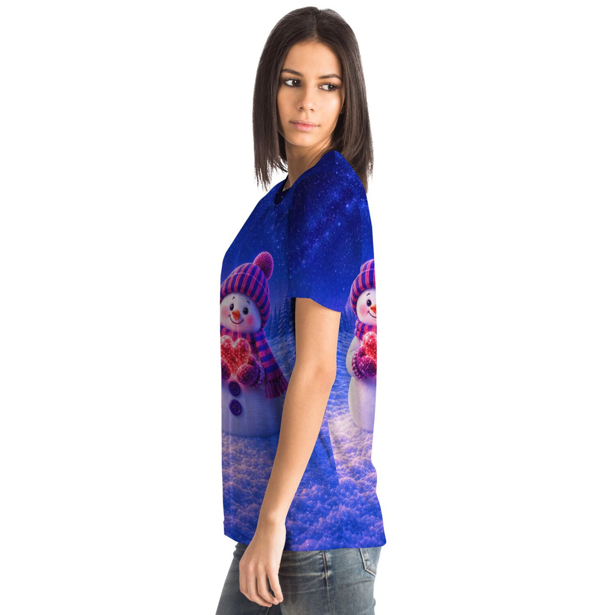 Frau trägt ein T-Shirt mit Schneemann-Motiv, perfekt für Fans von Diamond Painting und Malen nach Zahlen Winter-Designs