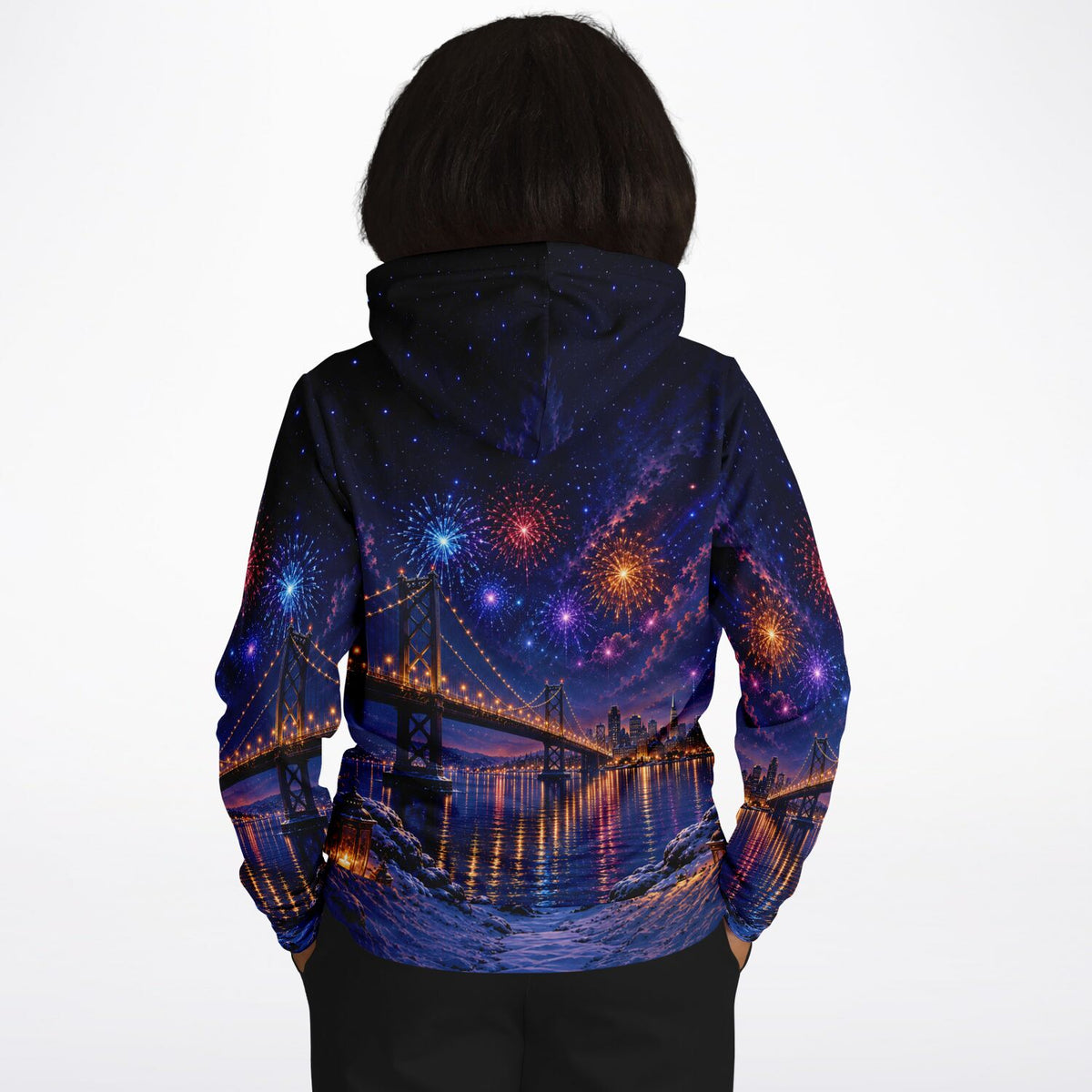 Dreamer Hoodie mit Skyline-Motiv, nächtlichem Feuerwerk und beleuchteter Brücke, inspiriert durch Diamond Painting Kunst
