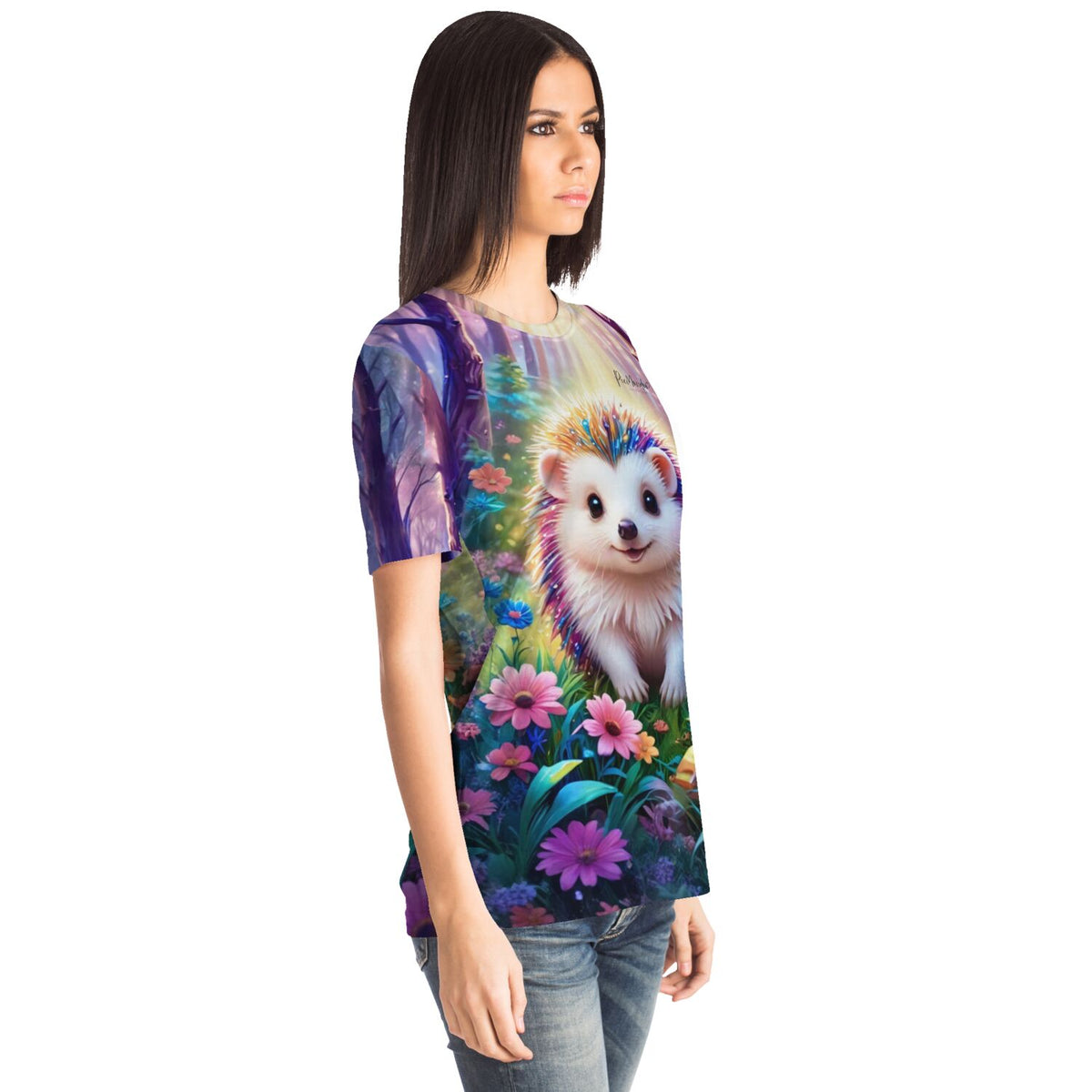 Frau trägt ein T-Shirt mit buntem Igel Stups Motiv im Stil faszinierender Diamond Painting Kunst für DIY-Fans
