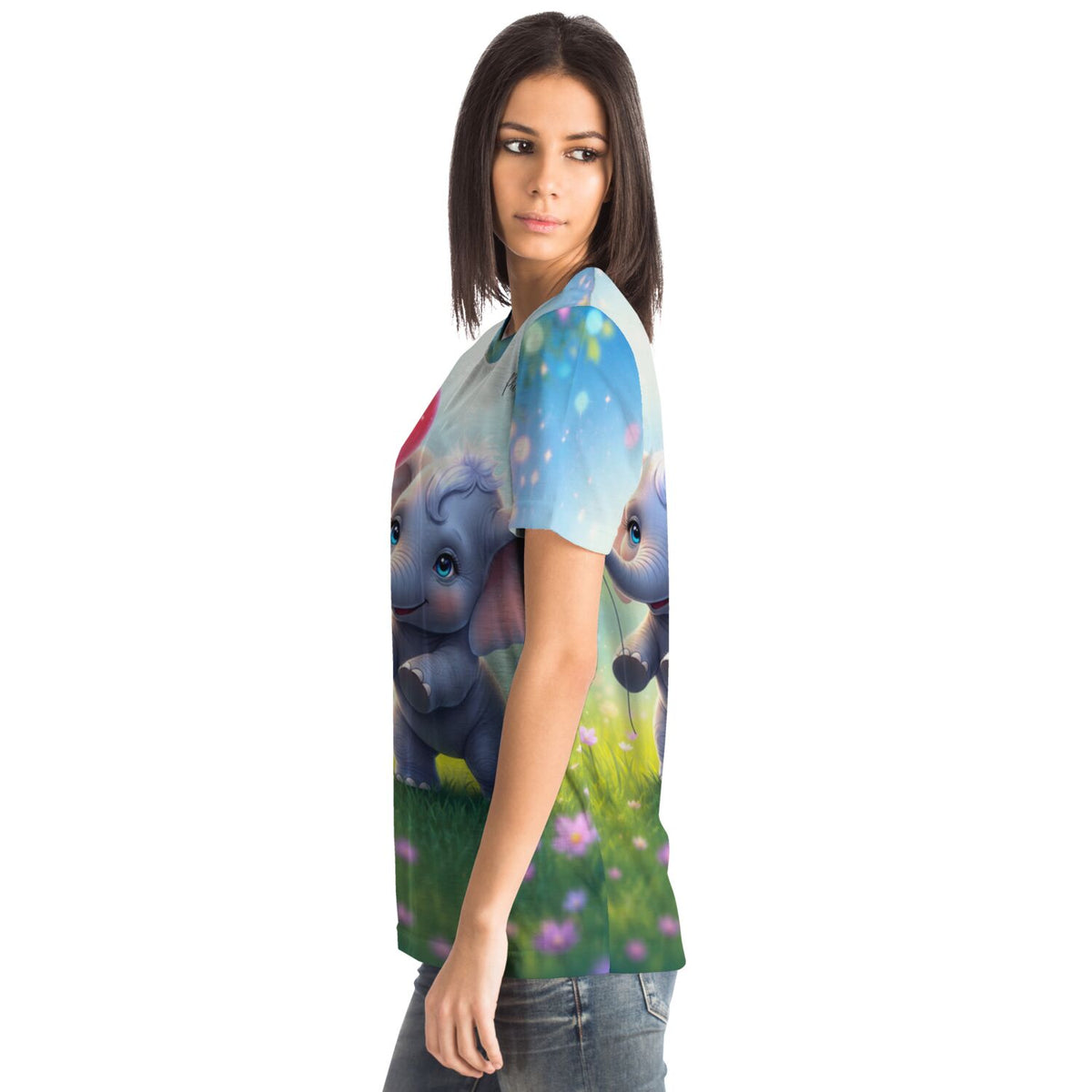 Frau trägt Dreamer T-Shirt mit liebevollem Baby-Elefanten Motiv im Stil von Malen nach Zahlen und Diamond Painting