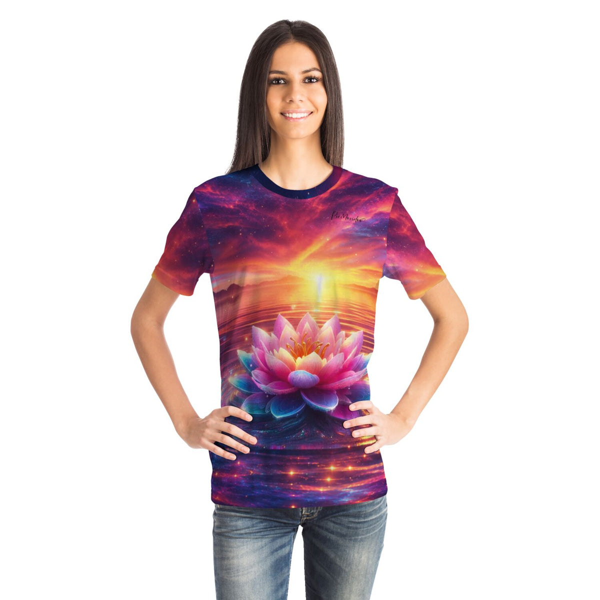 Frau trägt Dreamer T-Shirt mit Lotosblüten-Motiv im Stil von Diamond Painting und Malen nach Zahlen Designs