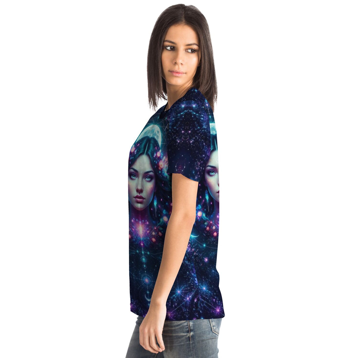 Frau trägt ein T-Shirt mit Mondprinzessin-Motiv im Stil von Diamond Painting und Malen nach Zahlen Designs