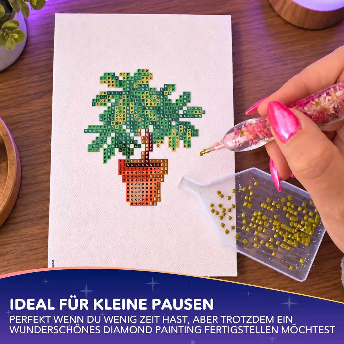 Picmondoo Mini Diamond Painting Pflanzen: Setzen von Glitzersteinen auf kleine Leinwand mit Topfpflanze.